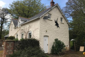 Peaceful cottage, close to coast & moor